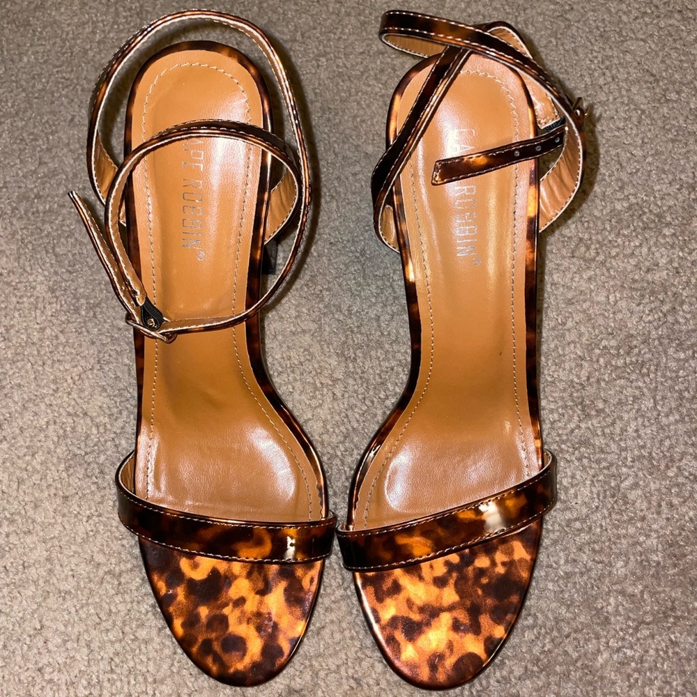 Cape Robbin leopard heels